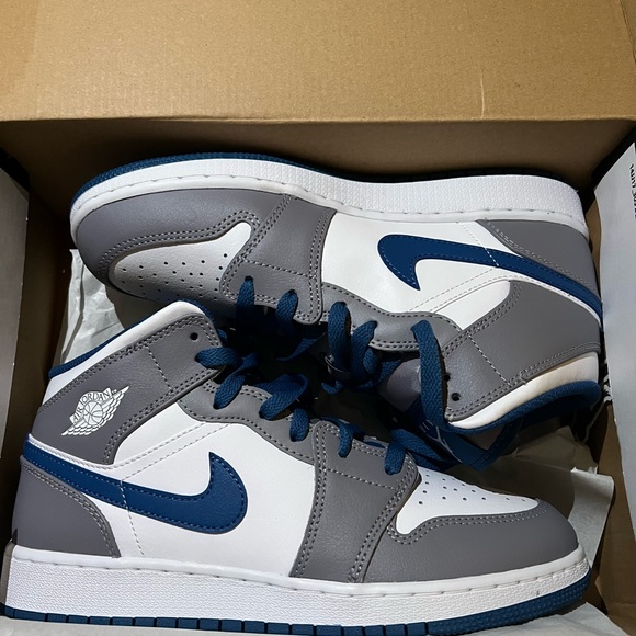 NIKE AIR JORDAN 1 MID GS - Picture 7 of 8
